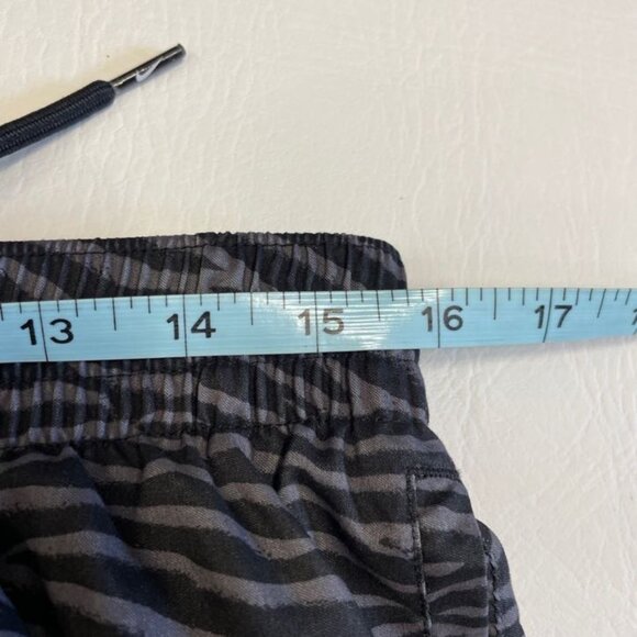 Nike Swim Shorts Men's Large Swoosh 9" Black Volley Tiger Built-in Mesh Brief - Picture 7 of 14